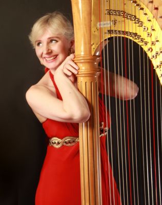 Magdalena - Harpist